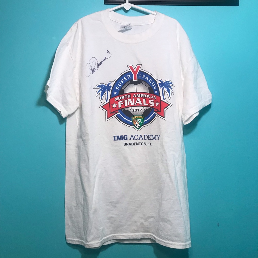 T-shirt signed by Mia Hamm